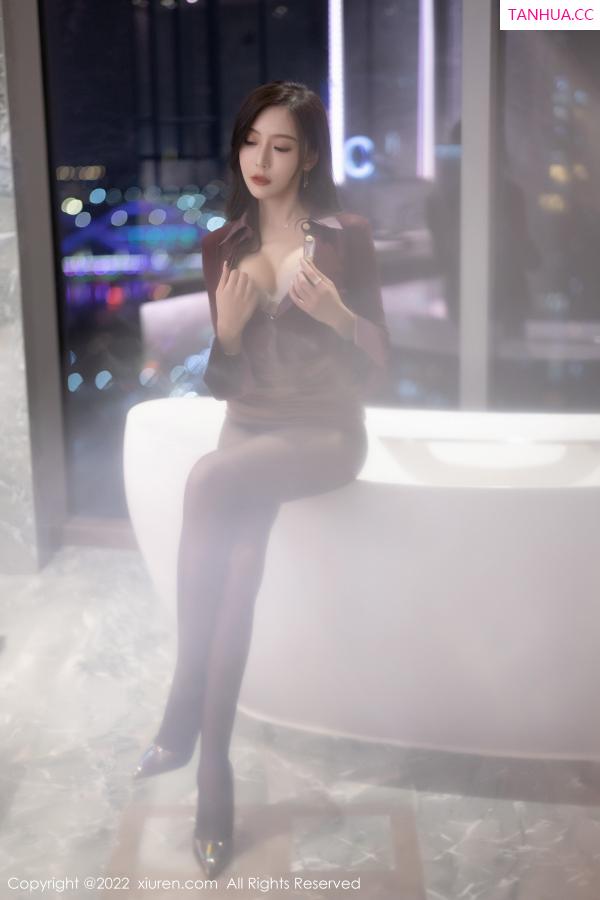 王馨瑶  [XiuRen]高清写真图 2022.10.13 No.5707 王馨瑶yanni 黑丝美腿第28张图片